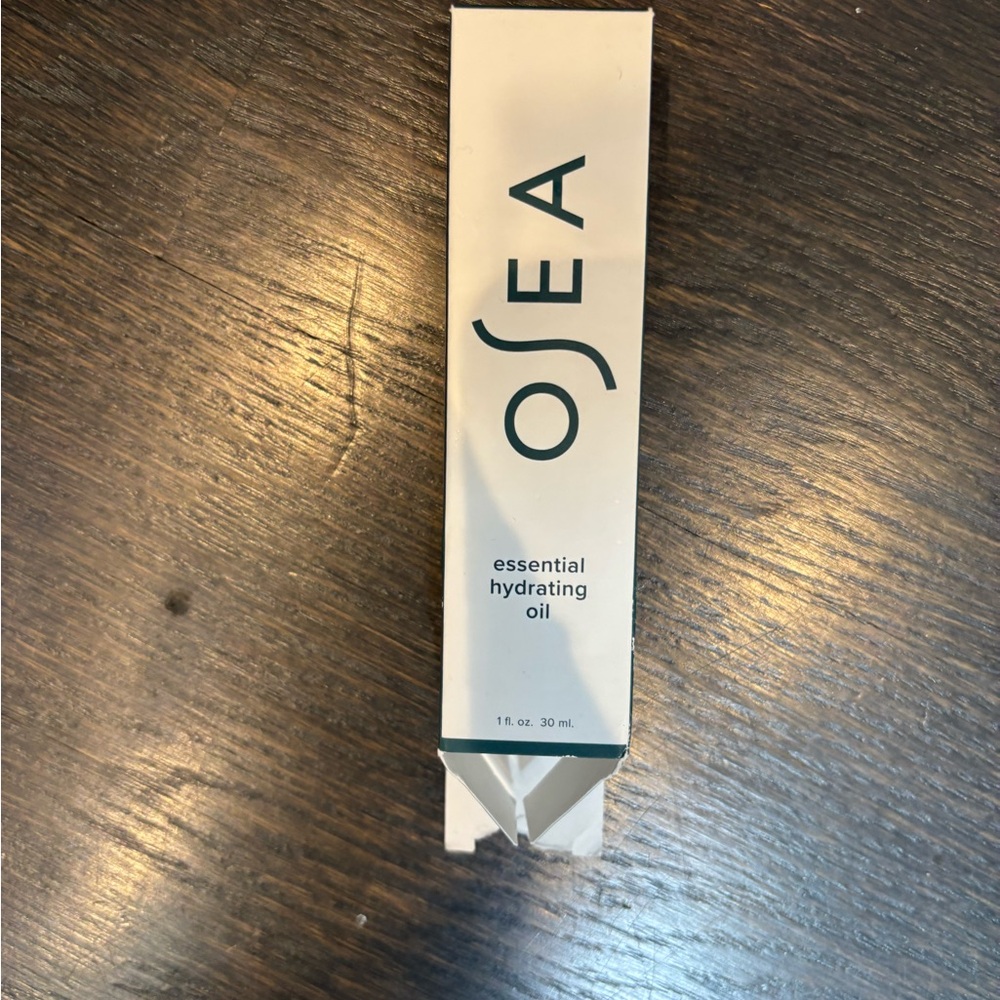 Osea essential hydrating oil